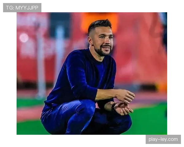 尼斯主帅弗朗西斯科·法里奥利接受专访,详解其4-3-3体系如何在本赛季成功激活年轻攻击群。 尼斯主帅弗朗西斯科·法里奥利接受专访,详解其4-3-3体系如何在本赛季成功激活年轻攻击群。