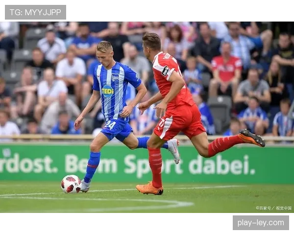 暖心一幕:海登海姆进球后全队指向看台罹患重病的小球迷 暖心一幕:海登海姆进球后全队指向看台罹患重病的小球迷