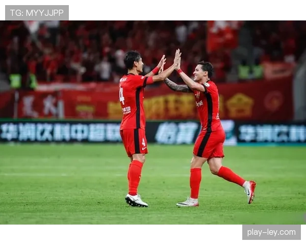 河南队主场迎战上海申花，保级球队挑战争冠劲旅